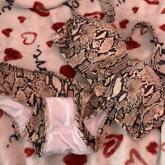 Snake skin bikini - Picture 3 of 3